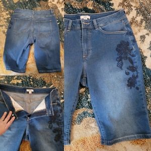 Croft & Barrow embrodiered shorts size 8